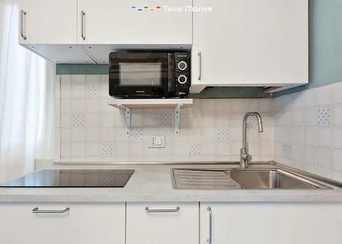 La Petite * Λα Σπέτσια